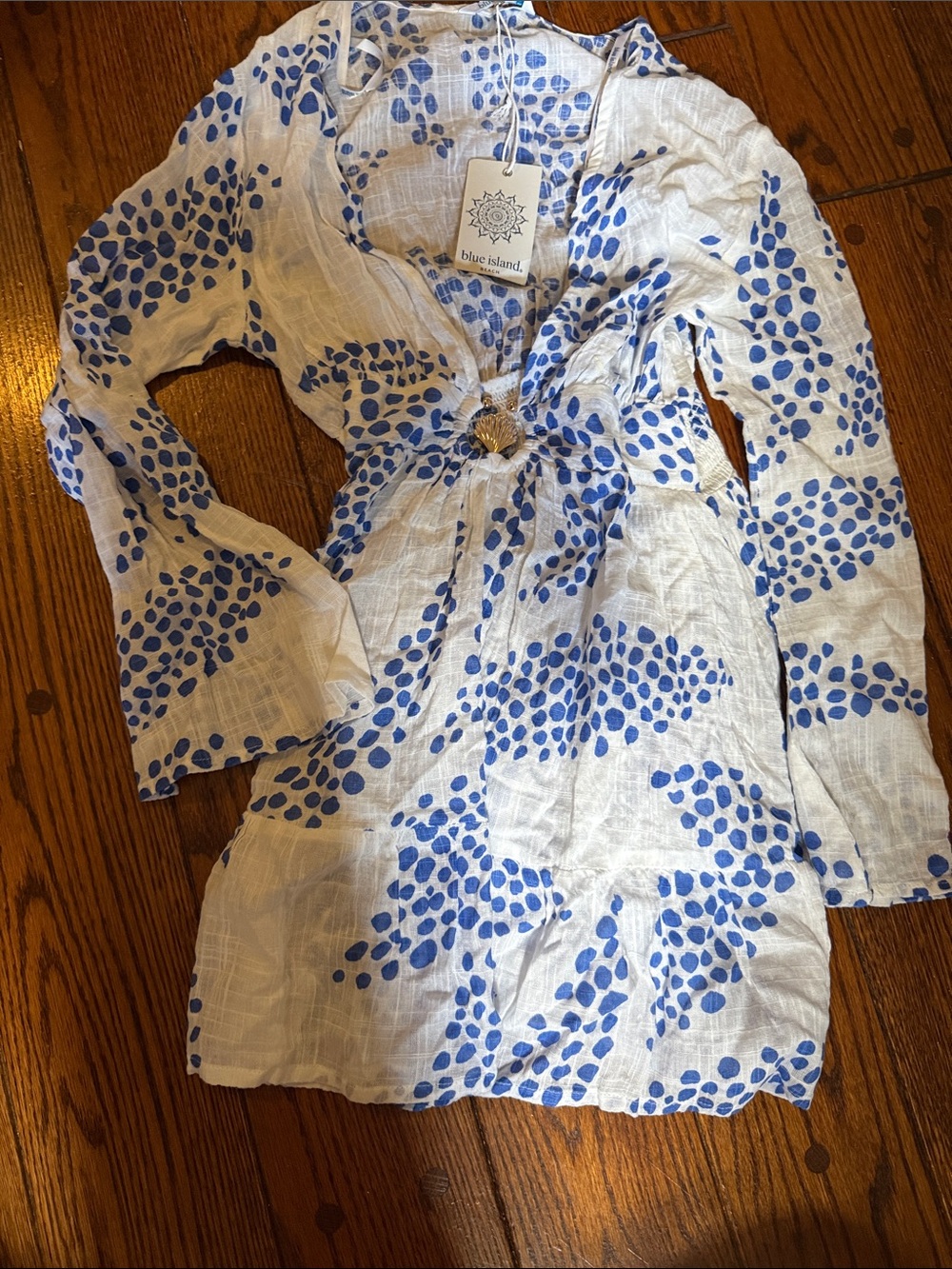 Blue island White coverup with seashell NWT